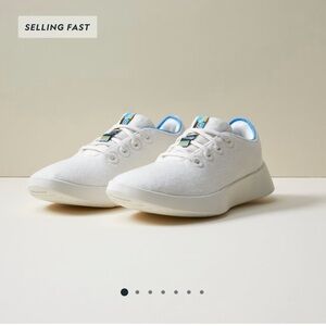 Allbirds Woolrunner 2 in White/Blue. Women’s size 9.